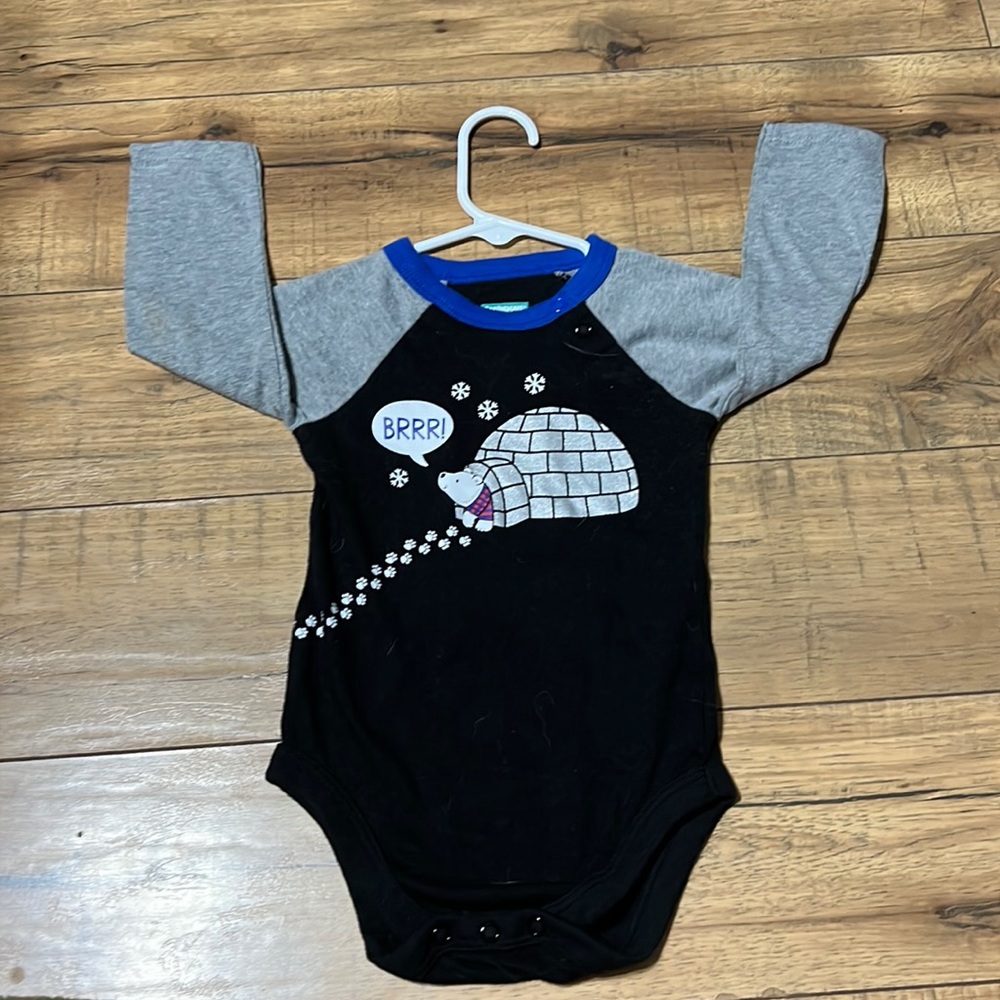 Garanimals 18M black and grey long sleeve onesie with a polar bear in it. Thin